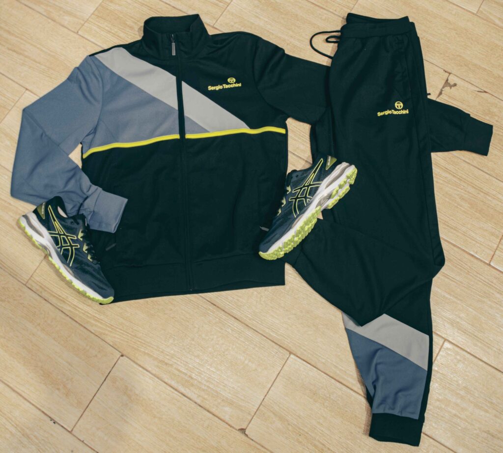 40's Tracksuit Style Guide: 8 Ways to Wear It Right 1 tailored navy tracksuit fit guide for men and women over 40
