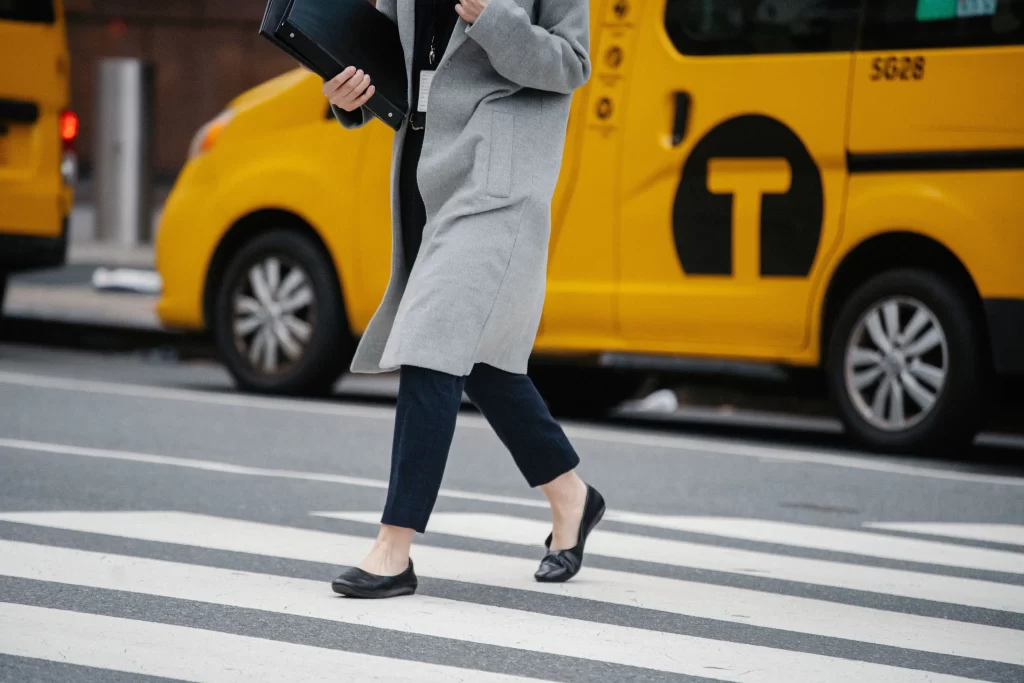 Best Ballet Flats for Women: 10 Comfortable Picks 2 Woman wearing black ballet flats with cropped jeans while walking outdoors